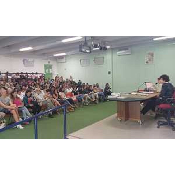 Loredana Panariti (Assessore regionale Formazione e Istruzione) alla giornata formativa sul Progetto pilota "Nessuno escluso: libri come silenziosi laboratori di accoglienza", nell'Aula Magna dell'ISIS Pertini - Monfalcone 07/09/2016