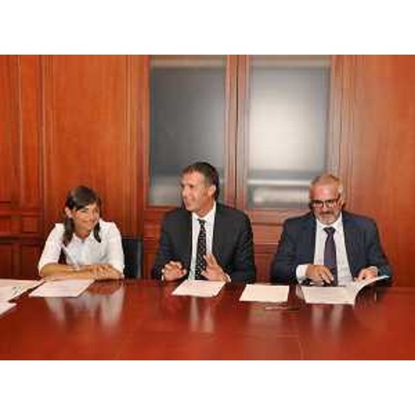 Debora Serracchiani (Presidente Regione Friuli Venezia Giulia), Stefano Balloch (Sindaco Cividale) e Corrado Azzollini (Sovrintendente Belle arti e Paesaggio FVG) alla firma dell'Accordo di valorizzazione di Palazzo de' Nordis a Cividale - Roma 07/09/2016