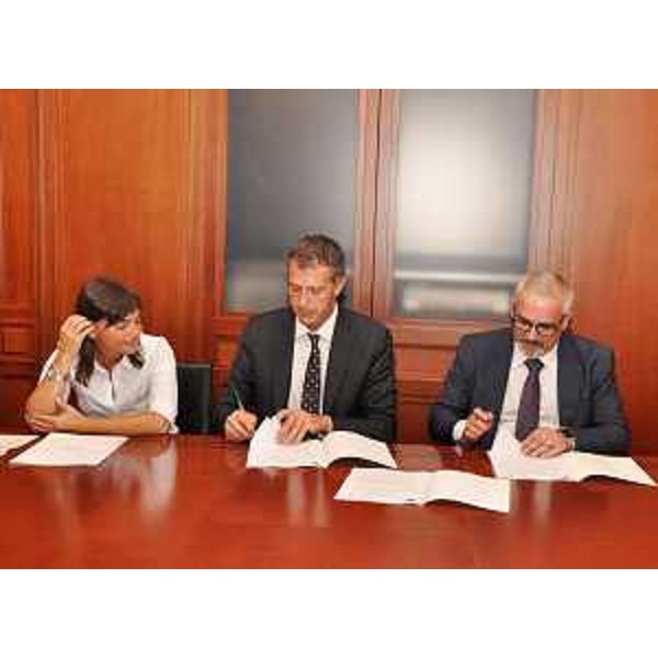 Debora Serracchiani (Presidente Regione Friuli Venezia Giulia), Stefano Balloch (Sindaco Cividale) e Corrado Azzollini (Sovrintendente Belle arti e Paesaggio FVG) alla firma dell'Accordo di valorizzazione di Palazzo de' Nordis a Cividale - Roma 07/09/2016
