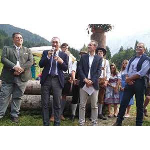 Sergio Bolzonello (Vicepresidente Regione FVG e assessore Attività produttive, Turismo e Cooperazione) e Boris Preschern (Sindaco Malborghetto-Valbruna) all'inaugurazione del Sentiero degli Alberi di Risonanza (The Forest Sound Track) - Malborghetto-Valbruna 10/09/2016