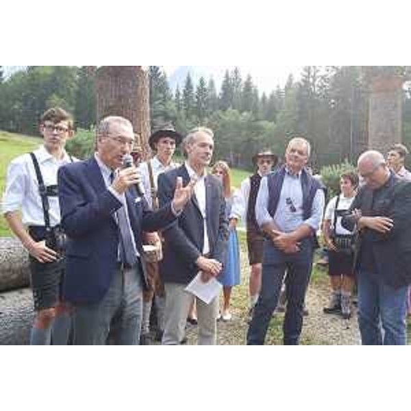 Sergio Bolzonello (Vicepresidente Regione FVG e assessore Attività produttive, Turismo e Cooperazione) e Boris Preschern (Sindaco Malborghetto-Valbruna) all'inaugurazione del Sentiero degli Alberi di Risonanza (The Forest Sound Track) - Malborghetto-Valbruna 10/09/2016