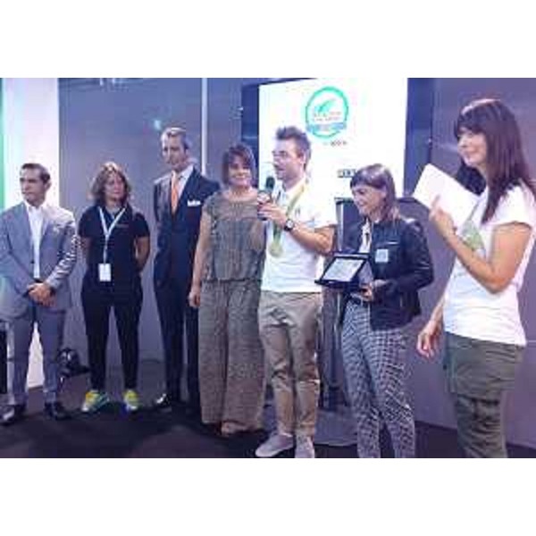 Barbara Degani (Sottosegretario Ambiente), Elia Viviani (Medaglia d'Oro Olimpiadi 2016) e Debora Serracchiani (Presidente Regione Friuli Venezia Giulia) alla premiazione dell' "Italian Green Road Award", al CosmoBike Show di Veronafiere - Verona 16/09/2016