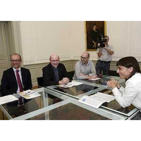 Carlo Maria Redaelli (Arcivescovo Gorizia) e Oliviero Forti (Responsabile immigrazione Caritas italiana) presentano "Migramed 2016", annuale Meeting internazionale della Caritas del Mediterraneo, a Debora Serracchiani (Presidente Regione Friuli Venezia Giulia) - Trieste 16/09/2016