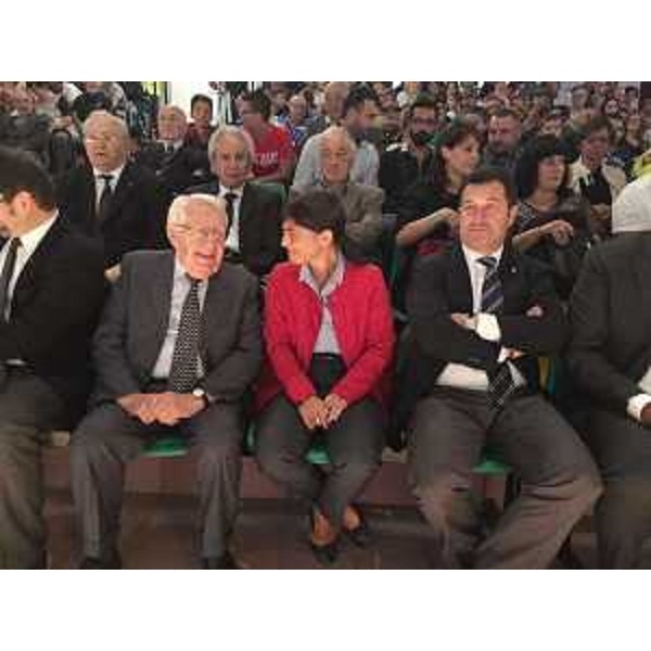 Giuseppe Zamberletti, Debora Serracchiani (Presidente Regione Friuli Venezia Giulia) e Franco Iacop (Presidente Consiglio regionale) alle celebrazioni in ricordo dei 29 alpini deceduti nel crollo della Caserma Goi Pantanali a Gemona del Friuli il 6 maggio del 1976 e Raduno degli 11 cantieri di lavoro dell'ANA, per commemorare il quarantesimo anniversario del terremoto del Friuli - 17/09/2016