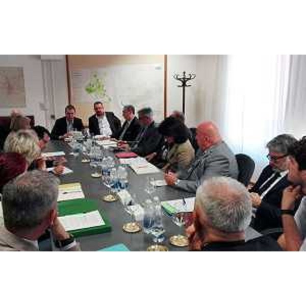 Sergio Bolzonello (Vicepresidente Regione FVG e assessore Attività produttive, Turismo e Cooperazione) e gli assessori regionali Paolo Panontin (Autonomie locali e Coordinamento Riforme), Gianni Torrenti (Cultura, Sport e Solidarietà) e Mariagrazia Santoro (Infrastrutture e Territorio) incontrano il sindaco Alessandro Ciriani e la Giunta comunale, in Municipio - Pordenone 19/09/2016