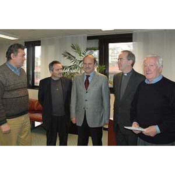 Gianfranco Moretton (Assessore Regionale all'ambiente, lavori pubblici e protezione civile) incontra rappresentanti della Caritas (Trieste, 17/01/06)