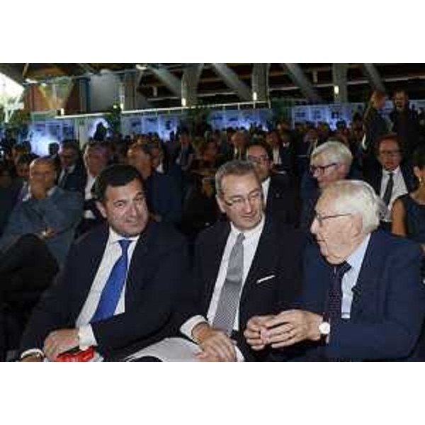 Franco Iacop (Presidente Consiglio regionale), Sergio Bolzonello (Vicepresidente Regione FVG e assessore Attività produttive, Turismo e Cooperazione) e Giuseppe Zamberletti all'Assemblea generale di Confindustria Udine - Torreano di Martignacco 19/09/2016