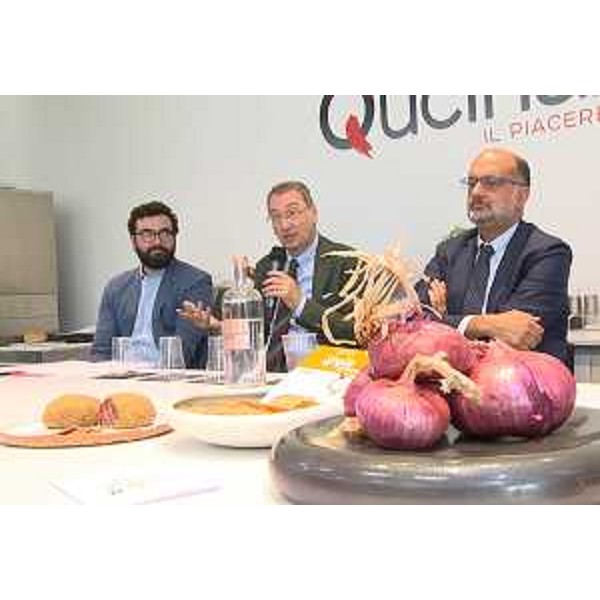 Max Plett (Presidente Slow Food FVG), Sergio Bolzonello (Vicepresidente Regione FVG e assessore Attività produttive, Turismo e Cooperazione) e Paolo Stefanelli (Direttore ERSA) alla presentazione delle iniziative di ERSA e PromoTurismo FVG per "Il Salone del Gusto" di Torino, alla Scuola di Cucina Qucinando - Pordenone 20/09/2016