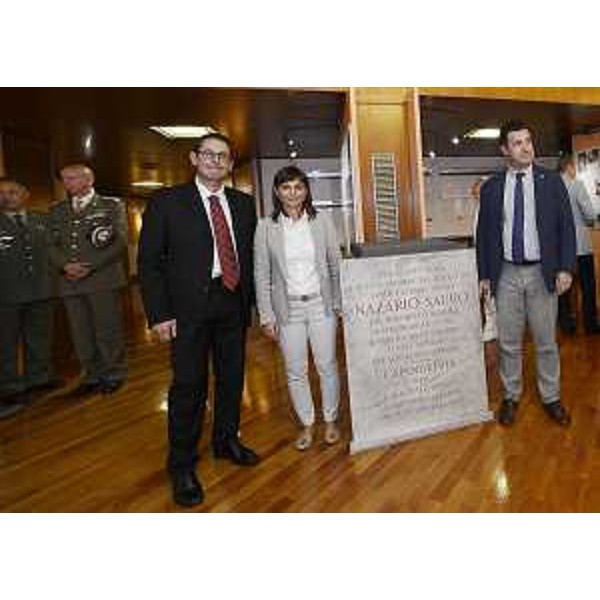Massimiliano Lacota (Presidente Unione Istriani), Debora Serracchiani (Presidente Regione Friuli Venezia Giulia) e Franco Iacop (Presidente Consiglio regionale) all'inaugurazione della mostra su Nazario Sauro (Capodistria 20 settembre 1880- Pola 10 agosto 1916), patriota irredentista istriano insignito della Medaglia d'Oro al Valor militare, in Consiglio regionale - Trieste 20/09/2016