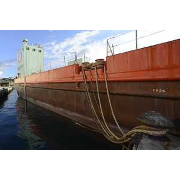 La mega chiatta acquistata da Cartubi e Ocean per il refitting di super yacht - Trieste 20/09/2016