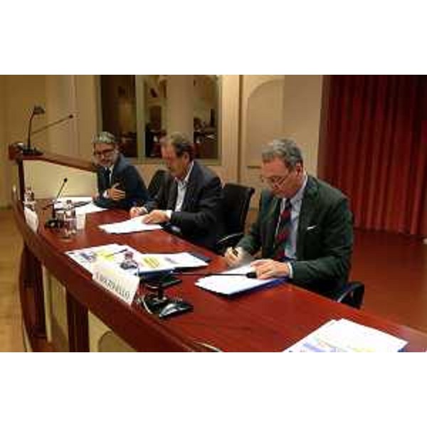 Emanuele Loperfido (Assessore Commercio Comune Pordenone), Mario Pezzetta (Presidente ANCI FVG) e Sergio Bolzonello (Vicepresidente Regione FVG e assessore Attività produttive, Turismo e Cooperazione) - Pordenone 20/09/2016