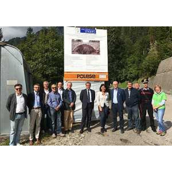 Giorgio Damiani (Presidente FVG Strade S.p.A.), Mariagrazia Santoro (Assessore regionale Infrastrutture e Territorio) e Verio Solari (Sindaco Prato Carnico) alla consegna dei lavori per la messa in sicurezza di due ponti ad arco posti lungo la strada regionale 465 - Prato Carnico 22/09/2016