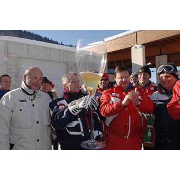 Riccardo Illy (Presidente Regione Friuli Venezia Giulia) ed Enrico Bertossi (Assessore Regionale alle attività produttive) all'inaugurazione della cabinovia sul Lussari (Tarvisio, 14/01/06)