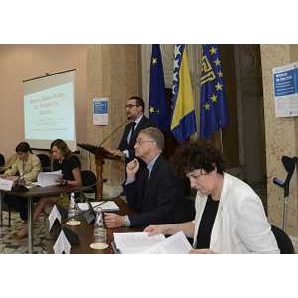 Debora Serracchiani (Presidente Regione Friuli Venezia Giulia), Jessica N. Grounds (Direttrice Women ready for Hillary Clinton), Roberto Vitale (Direttore Vitale Institute for Geopolitical Studies), Maurizio Fermeglia (Rettore Università Trieste) e Loredana Panariti (Assessore regionale Lavoro, Formazione, Istruzione, Pari Opportunità, Politiche giovanili, Ricerca e Università) all'incontro "Women in politics. Il ruolo delle donne nel terzo millennio", nella Sala di Rappresentanza dell'InCE - Trieste 26/09/2016