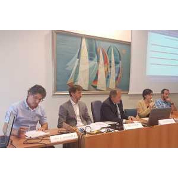 Sara Vito (Assessore regionale Ambiente ed Energia), e funzionari regionali, alla conferenza programmatica sul Progetto di Piano stralcio di bacino per l'Assetto Idrogeologico dei bacini idrografici Regionali (PAIR) Laguna Marano-Grado, Slizza e Levante e le corrispondenti misure di salvaguardia (D.Lgs 152/2006, articolo 68) - Trieste 27/09/2016