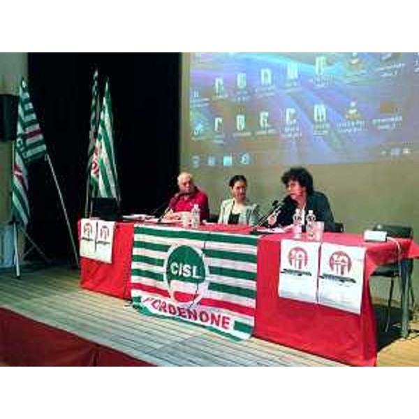 Daniele Morassut (coordinatore Progetto Antimobbing CISL), Cristina Caparesi (Coordinatrice Punto Ascolto Pordenone) e Loredana Panariti (Assessore regionale Lavoro, Formazione, Istruzione, Pari Opportunità, Politiche giovanili, Ricerca e Università) al focus sui dieci anni di attività del Punto di Ascolto Antimobbing della Destra Tagliamento, organizzato dalla CISL - Pordenone 27/09/2016