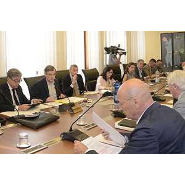 Francesco Peroni (Assessore regionale Finanze) alla riunione delle Commissioni consiliari I e V per l'audizione dei membri della Commissione paritetica Stato-Regione sullo stato dei lavori relativi alle modifiche delle norme di attuazione dello Statuto del FVG, con specifico riferimento ai controlli sul Bilancio della Regione - Trieste 27/09/2016