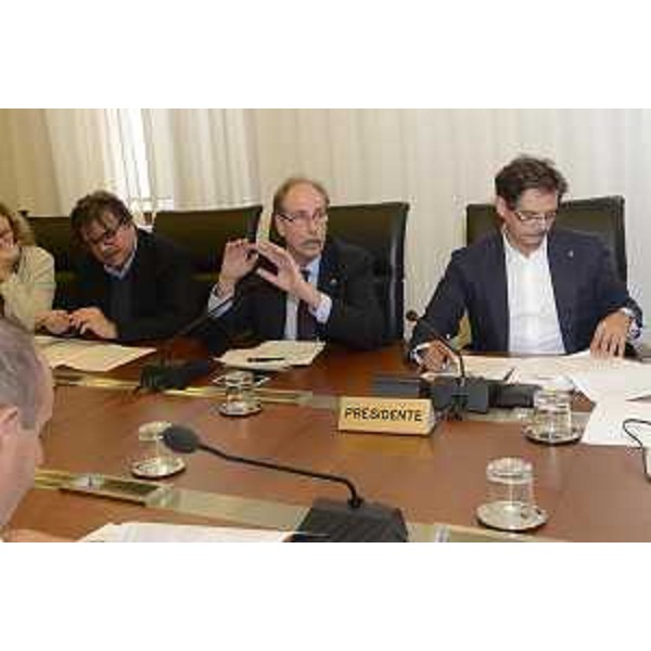 Gianni Torrenti (Assessore regionale Cultura, Sport e Solidarietà) e Vincenzo Martines (Presidente V Commissione) durante la riunione della V Commissione consiliare - Trieste 28/09/2016