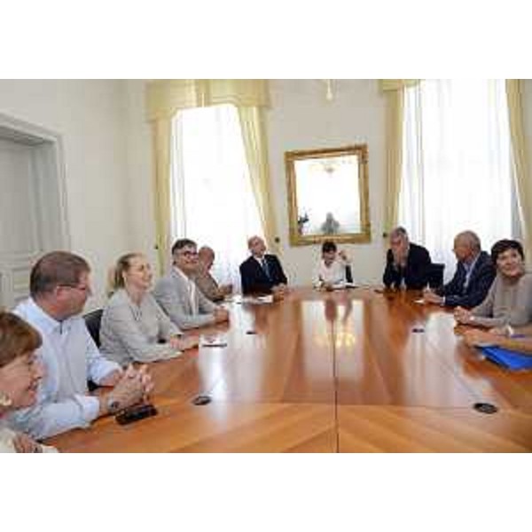 Debora Serracchiani (Presidente Regione Friuli Venezia Giulia), Paolo Panontin (Assessore regionale Autonomie locali e Coordinamento Riforme) e i sindaci al Tavolo sull'Unione Territoriale Intercomunale (UTI) Giuliano - Trieste 29/09/2016