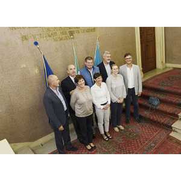 Sandy Klun (Sindaco San Dorligo), Roberto Dipiazza (Sindaco Trieste), Marko Pisani (Sindaco Monrupino), Paolo Panontin (Assessore regionale Autonomie locali e Coordinamento Riforme), Laura Marzi (Sindaco Muggia), Debora Serracchiani (Presidente Regione Friuli Venezia Giulia), Monica Hrovatin (Sindaco Sgonico) e Vladimir Kukanja (Sindaco Duino-Aurisina), nella sede della Regione - Trieste 29/09/2016
