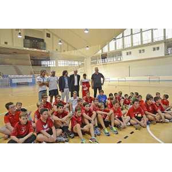 Debora Serracchiani (Presidente Regione Friuli Venezia Giulia), accompagnata da Emiliano Edera (Consigliere regionale) e Giuseppe Lo Duca (Presidente Pallamano Trieste), durante la visita alla Pallamano Trieste - Trieste 29/09/2016