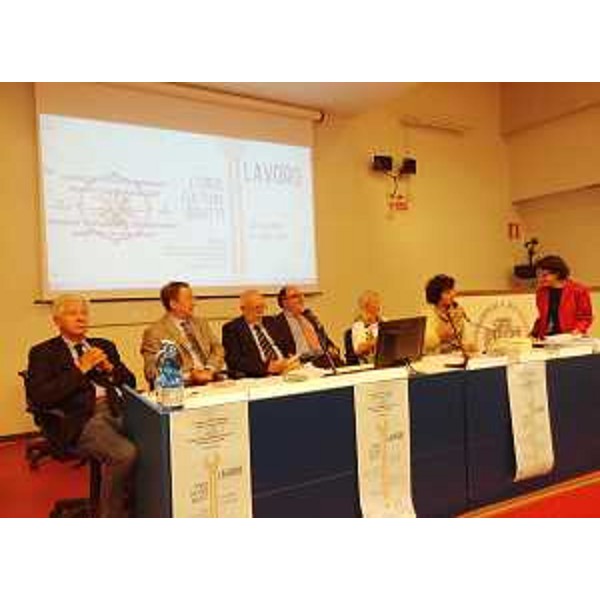 Piergiorgio Gabassi (Vicedirettore Dipartimento Scienze politiche e sociali UNITS), Sergio Paroni (Banca Popolare Cividale), Igor Dolenc (Vicepresidente Provincia Trieste), Josè Medina Montero (Delegato rettoriale Mobilità studentesca UNITS), Lorenza Rega (Direttrice Dipartimento Scienze giuridiche, Linguaggio, Interpretazione e Traduzione UNITS), Loredana Panariti (Assessore regionale Lavoro, Formazione, Università) e Gabriella Valera Gruber (Presidente Associazione Poesia e Solidarietà) al IX "Forum mondiale dei giovani. Diritto di dialogo", alla Scuola superiore di Lingue moderne per Interpreti e Traduttori - Trieste 30/09/2016