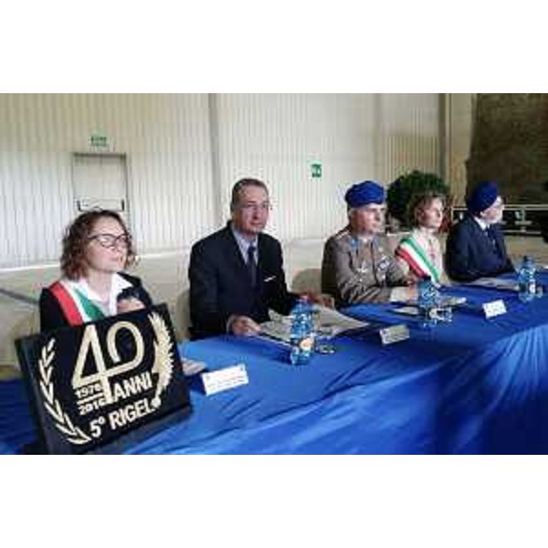 Francesca Papais (Sindaco Zoppola), Sergio Bolzonello (Vicepresidente Regione FVG e assessore Attività produttive, Turismo e Cooperazione), Stefano Angioni (Comandante 5° Reggimento ALE Rigel), Lavinia Clarotto (Sindaco Casarsa) e Maurizio De Stefani (Presidente Associazione nazionale Aviazione Esercito Sezione Rigel) al 40° anniversario del 5° Reggimento "Rigel" dell'Aviazione Leggera dell'Esercito (ALE), all'Aeroporto Francesco Baracca - Casarsa della Delizia 30/09/2016