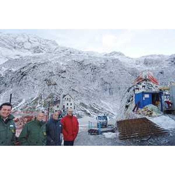 Riccardo Illy (Presidente Regione Friuli Venezia Giulia), Enzo Marsilio (Assessore regionale Montagna) e Andrea Viero (Direttore generale Regione) nel corso del sopralluogo ai cantieri della cabinovia bifune ad agganciamento automatico "Canin" che sostituirà la vecchia funivia "Sella Nevea- Rifugio Gilberti". (Sella Nevea 29/10/07)