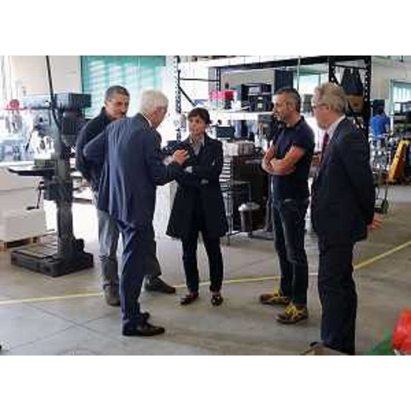 Massimo Paniccia (Presidente Solari S.p.A.), Verio Solari (Sindaco Prato Carnico), Debora Serracchiani (Presidente Regione Friuli Venezia Giulia), Giacomo Martin (Responsabile stabilimento Solari S.p.A. Pesariis) e Sabino Sinesi (Direttore tecnico stabilimento Solari S.p.A. Udine) - Pesariis 03/10/2016