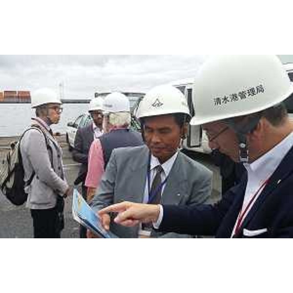 Tetsuya Fujinami (Direttore esecutivo Porto Shimizu) e Sergio Bolzonello (Vicepresidente Regione FVG e assessore Attività produttive, Turismo e Cooperazione) - Shimizu 03/10/2016