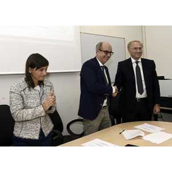 Debora Serracchiani (Presidente Regione Friuli Venezia Giulia), Giorgio Simon [Direttore generale Azienda Assistenza Sanitaria (AAS) n. 5 Friuli Occidentale] e Roberto Davoli (Consigliere delegato e direttore Divisione centrale Cooperativa Muratori e Braccianti / CMB Carpi) - Pordenone 04/10/2016