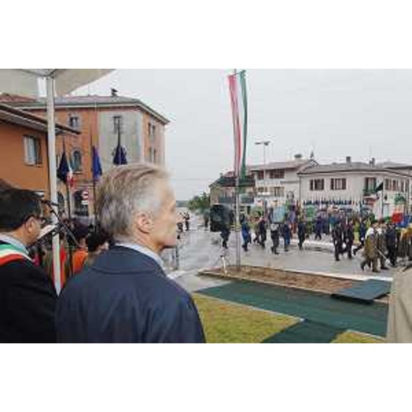 Riccardo Illy (Presidente Regione Friuli Venezia Giulia) e Mario Geatti (Sindaco Pozzuolo) nel corso della cerimonia militare per il 90° anniversario dei combattimenti di Pozzuolo del Friuli, in ricordo dell'omonima battaglia che si svolse tra il 29 e il 30 ottobre 1917. (Pozzuolo 30/10/07)
