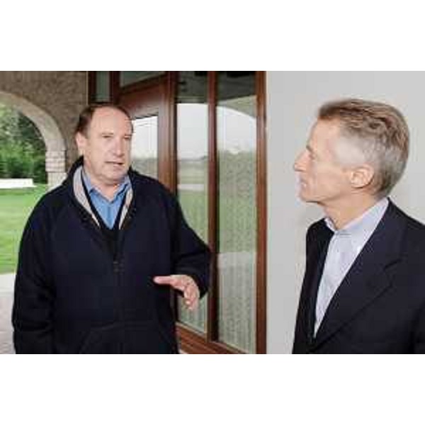 Riccardo Illy (Presidente Regione Friuli Venezia Giulia) a Zugliano visita il Centro di accoglienza "Ernesto Balducci" con don Pierluigi Di Piazza, Responsabile del Centro. (Zugliano 30/10/07) 