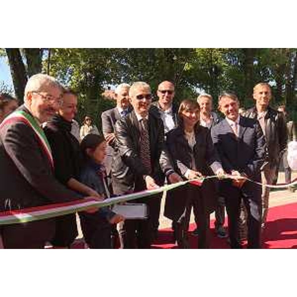 Furio Honsell (Sindaco Udine), Adriano Luci (Presidente Gruppo Luci) e Debora Serracchiani (Presidente Regione Friuli Venezia Giulia) all'inaugurazione di LOD / Laboratorio di Olfattometria Dinamica - Udine 06/10/2016