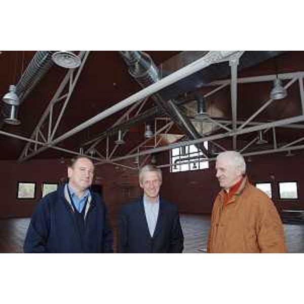 Riccardo Illy (Presidente Regione Friuli Venezia Giulia) a Zugliano visita gli spazi di "Zugliano 2000: il sogno di una cosa" che amplieranno il Centro di accoglienza "Ernesto Balducci", con don Pierluigi Di Piazza, Responsabile del Centro. (Zugliano 30/10/07) 