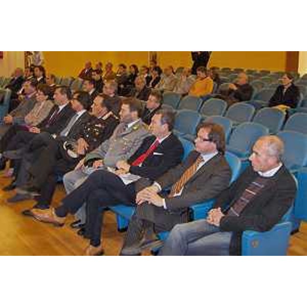 Il pubblico presente alla firma del Protocollo d'Intesa fra Regione e Provincia di Pordenone per la modernizzazione delle infrastrutture viarie del Friuli Occidentale. (Pordenone 31/10/07)