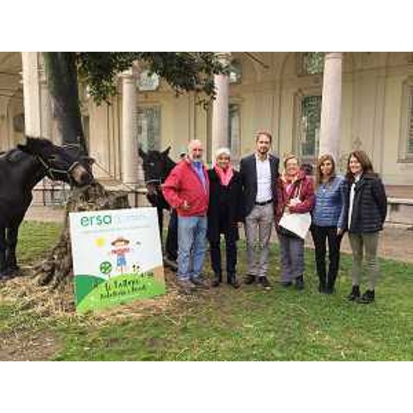 Angelo Falletta (Presidente ATA NAtura), Caterina Antola (Presidente Municipio 3 Milano), Cristiano Shaurli (Assessore regionale Risorse agricole e forestali), Elisabetta Pedratti (Funzionario Municipio 3 Milano), Simona Zelasco (Consigliere Municipio 3 Milano e vicepresidente Commissione Educazione) e Anna Toffano (Responsabile ERSA fattorie didattiche e sociali FVG) all'incontro "La fattoria a scuola a Milano  Le fattorie didattiche e sociali del Friuli Venezia Giulia incontrano le scuole di Milano", alla Rotonda della Besana - Milano 10/10/2016