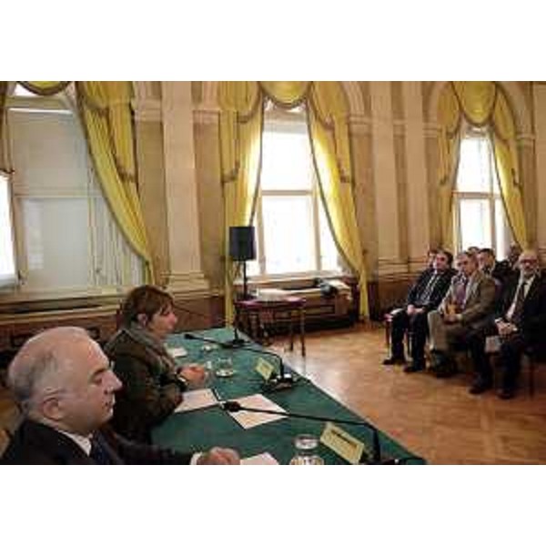Gianluigi Scannapieco (Direttore generale IRCCS Burlo Garofolo) e Maria Sandra Telesca (Assessore regionale Salute, Integrazione socio-sanitaria, Politiche sociali e Famiglia) all'incontro "Burlo 160: riflessioni sulla pediatria di ieri, oggi e domani", per il 160° compleanno dell'IRCCS Burlo Garofolo - Trieste 10/10/2016