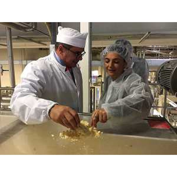 Furio Bragagnolo (Presidente Pasta Zara) accompagna Debora Serracchiani (Presidente Regione Friuli Venezia Giulia) nella visita allo stabilimento di Pasta Zara - Trieste 11/10/2016