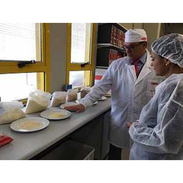 Furio Bragagnolo (Presidente Pasta Zara) accompagna Debora Serracchiani (Presidente Regione Friuli Venezia Giulia) nella visita allo stabilimento di Pasta Zara - Trieste 11/10/2016