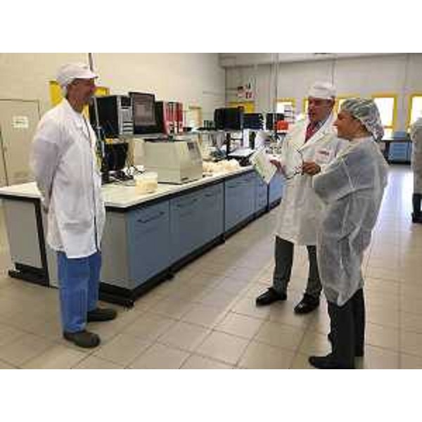Debora Serracchiani (Presidente Regione Friuli Venezia Giulia) visita lo stabilimento di Pasta Zara accompagnata da Furio Bragagnolo (Presidente Pasta Zara) - Muggia (TS) 11/10/2016