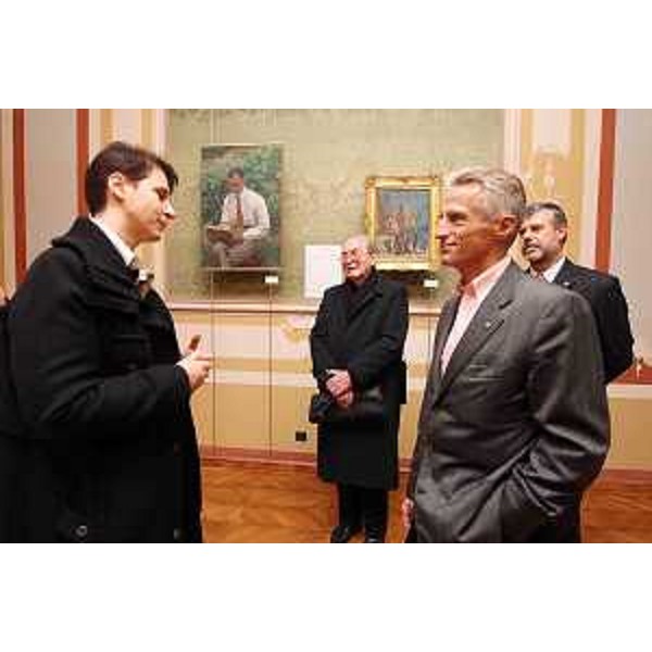 Riccardo Illy (Presidente Regione Friuli Venezia Giulia) visita la Galleria d'arte moderna di Sacile. (Sacile 31/10/07)