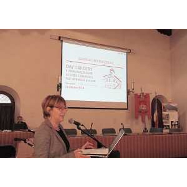 Maria Sandra Telesca (Assessore regionale Salute, Integrazione socio-sanitaria, Politiche sociali e Famiglia) al seminario internazionale "Day Surgery e riorganizzazione attività chirurgica per intensità di cure", nella Sala consiliare del Municipio - Venzone 14/10/2016