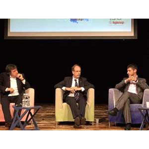 Lucio Poma (Docente Economia industriale e Innovazione Università Ferrara), Gianni Torrenti (Assessore regionale Cultura, Sport e Solidarietà) e Matteo Tonon (Presidente Confindustria Udine) all'incontro "La cooperazione e i nuovi linguaggi di trasmissione del sapere. Generazioni a confronto" - Udine 15/10/2016