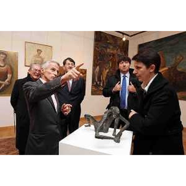 Riccardo Illy (Presidente Regione Friuli Venezia Giulia) e Lodovico Sonego (Assessore regionale Pianificazione territoriale) visitano la Galleria d'arte moderna di Sacile. (Sacile 31/10/07)