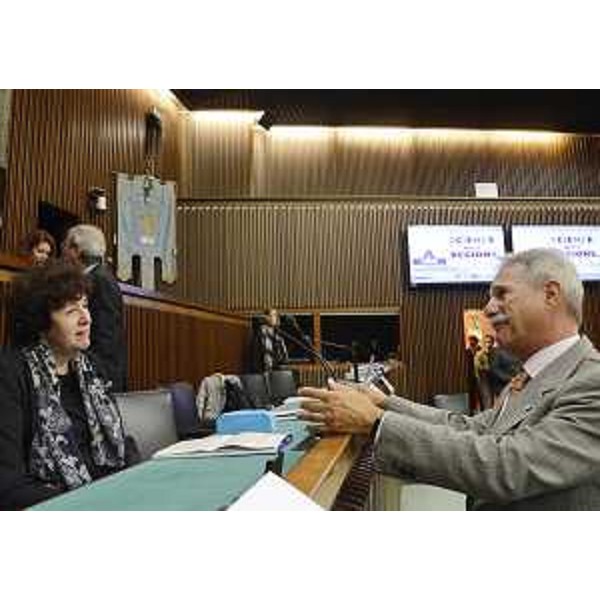 Loredana Panariti (Assessore regionale Lavoro, Formazione, Istruzione, Pari Opportunità, Politiche giovanili, Ricerca e Università) e Franco Scolari (Direttore generale Polo Tecnologico Andrea Galvani Pordenone) al convegno "Science meets Regions", in Consiglio regionale - Trieste 18/10/2016