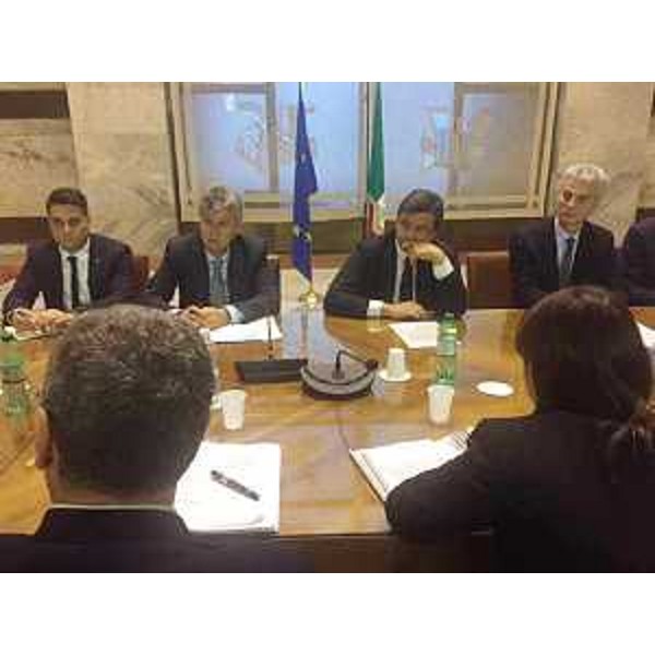 Carlo Calenda (Ministro Sviluppo economico) durante l'incontro con Debora Serracchiani (Presidente Regione Friuli Venezia Giulia) e Sergio Bolzonello (Vicepresidente Regione FVG) - Roma 19/10/2016