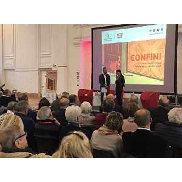 Debora Serracchiani (Presidente Regione Friuli Venezia Giulia), Enzo D'Antona (Direttore Il Piccolo) ed Ezio Mauro (Ex direttore La Repubblica) all'inaugurazione della sedicesima edizione di "Ad alta Voce", la manifestazione organizzata da Coop Alleanza 3.0 e intitolata "Confini - Parole senza frontiere" - Trieste 20/10/2016