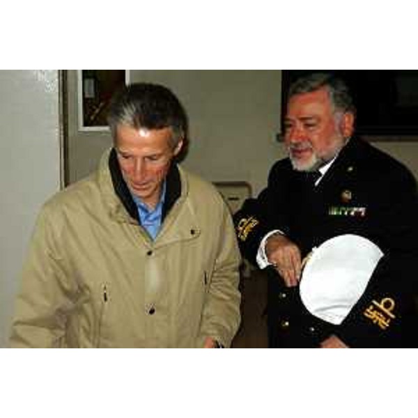 Riccardo Illy (Presidente Regione Friuli Venezia Giulia) visita la Capitaneria di Porto di Trieste (Trieste, 28/12/05)