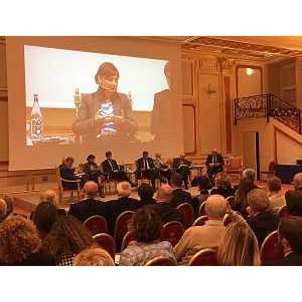 Debora Serracchiani (Presidente Regione Friuli Venezia Giulia) interviene alla sessione "L'Europa e le istituzioni: quali modelli?" del convegno "L'Europa: sì, ma quanta e quale?" organizzato dalla Fondazione Iniziativa Subalpina - Stresa (VB) 21/10/2016